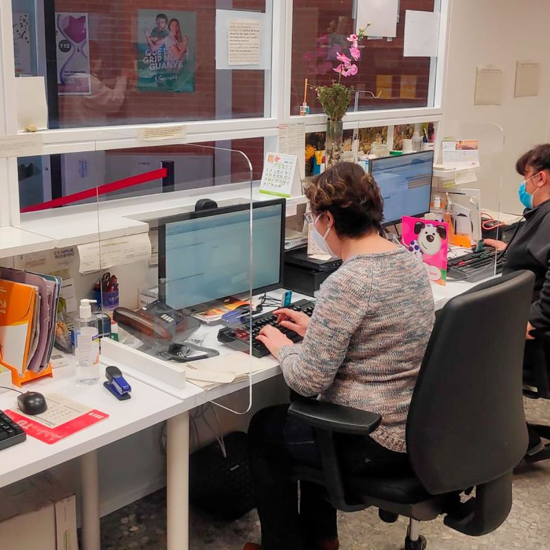 Divisor de puestos Gaudí Mamparas para despachos