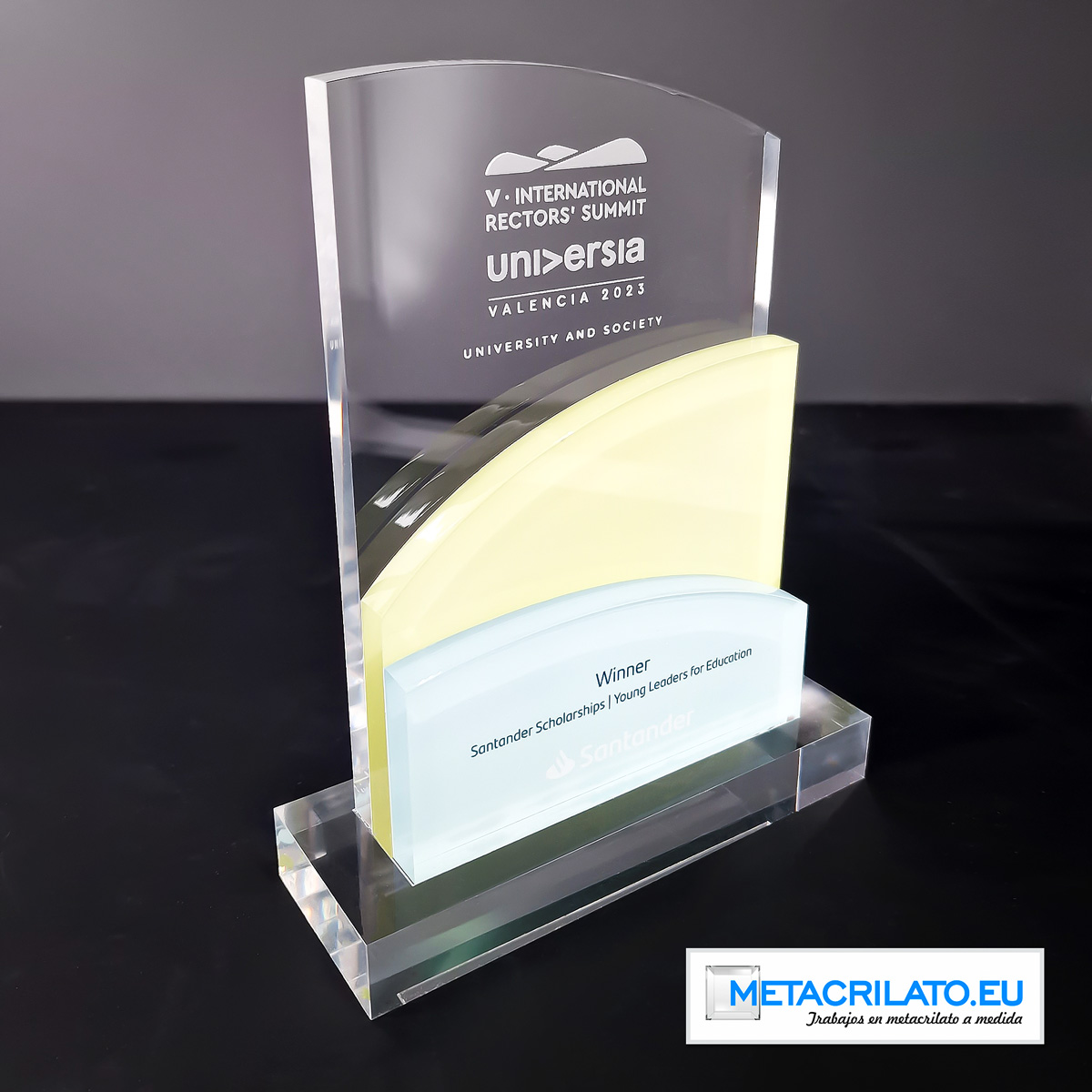 Trofeo metacrilato grabado